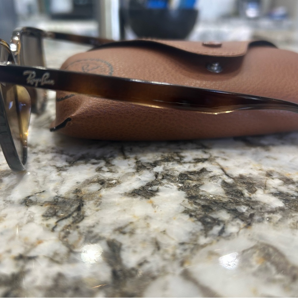 Women’s Ray-Ban Sunglasses with Brown Case - Picture 4 of 5